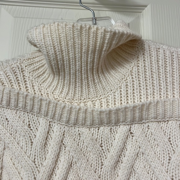 Gestuz Marsela knitted modern cut out “fisherman”sweater in ivory - Picture 7 of 9